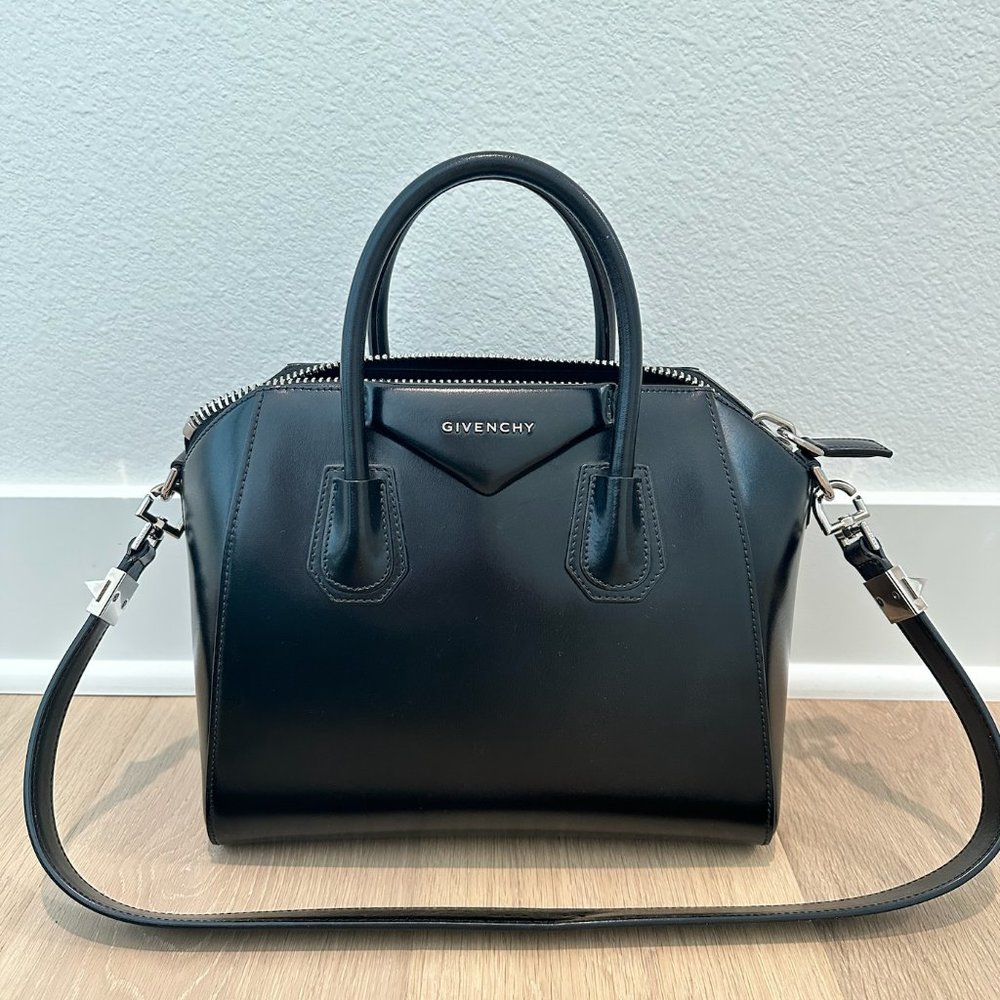 GIVENCHY Antigona bag in leather - Small